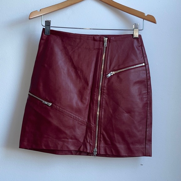 DO + BE VEGAN LEATHER ZIPPER SKIRT - Picture 2 of 8